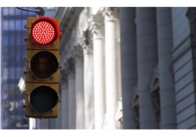 Vượt đèn đỏ bị phạt bao nhiêu tiền? Có bị thu bằng lái xe và bị giữ xe không?