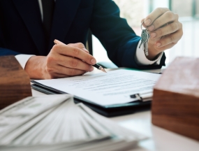 Dịch vụ luật sư hỗ trợ tranh chấp hợp đồng vay nợ tại Hóc Môn