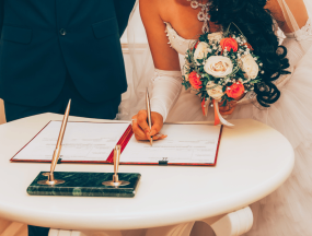 Đăng Ký Kết Hôn Với Người Nước Ngoài Tại Xã: Thủ Tục Mới Nhất Cần Biết Năm 2025