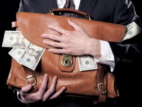 Khi nào hành vi lạm dụng tín nhiệm bị xử lý hình sự theo luật