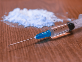 Sử Dụng Trái Phép Chất Ma Túy Bị Xử Phạt Như Thế Nào? Mức Án Và Hướng Hỗ Trợ Giảm Nhẹ