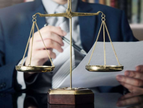 Thuê luật sư mang lại lợi ích gì trong các vụ việc tranh chấp pháp lý