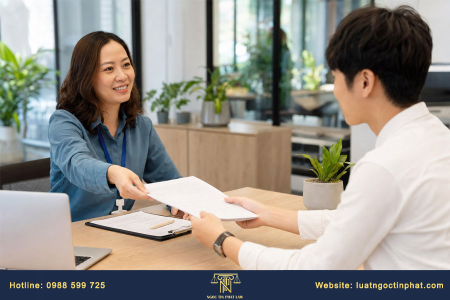 Thử việc là gì? Quy định và quyền lợi người lao động cần biết