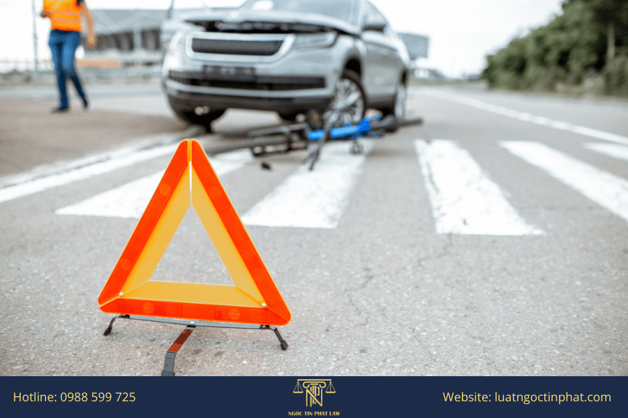 Trách nhiệm của người điều khiển phương tiện khi gây tai nạn cho người đi bộ